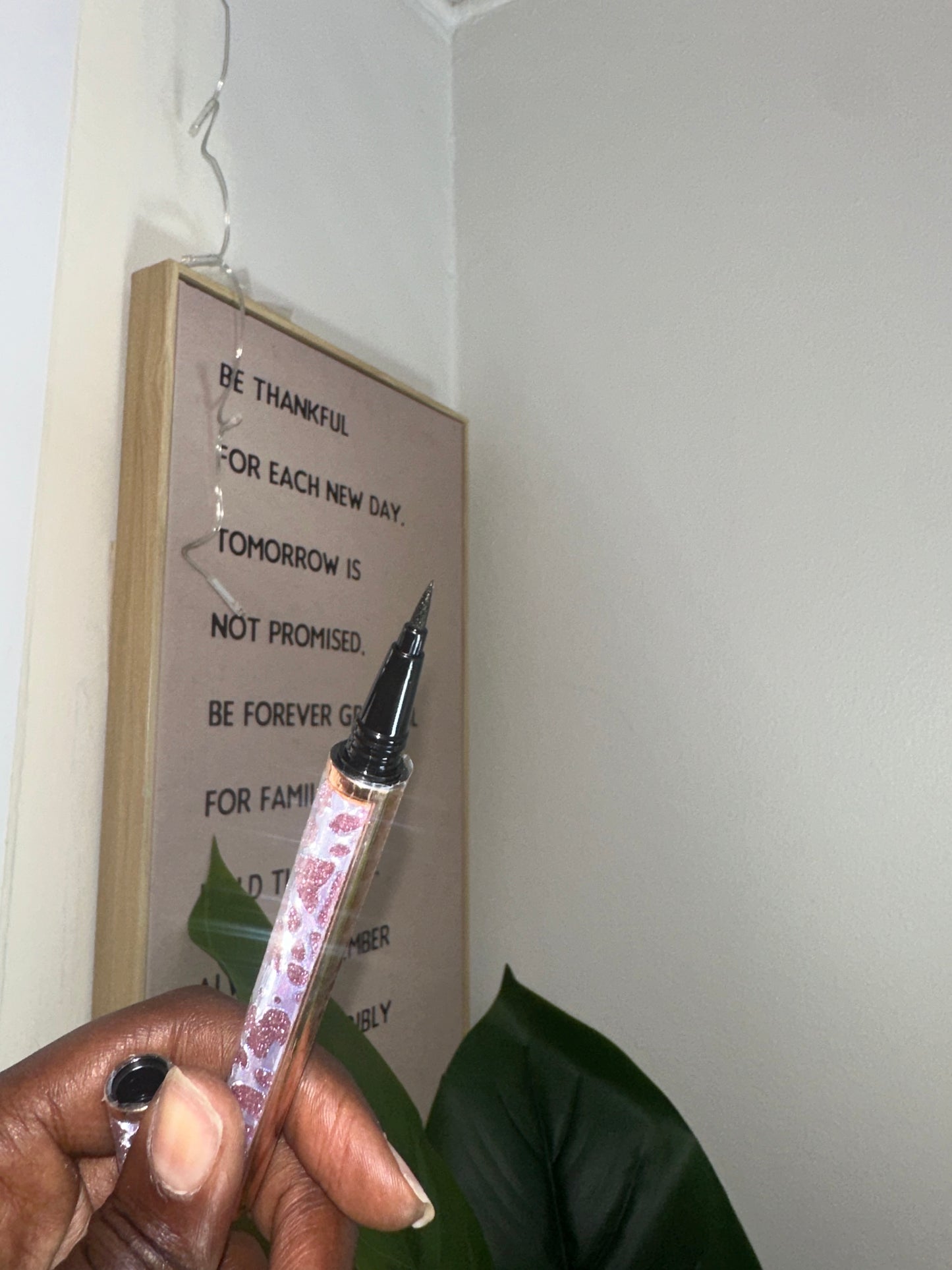 Ada ~ Eyeliner lash glue 💓