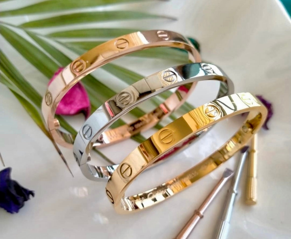 “ Lovely “  bracelet