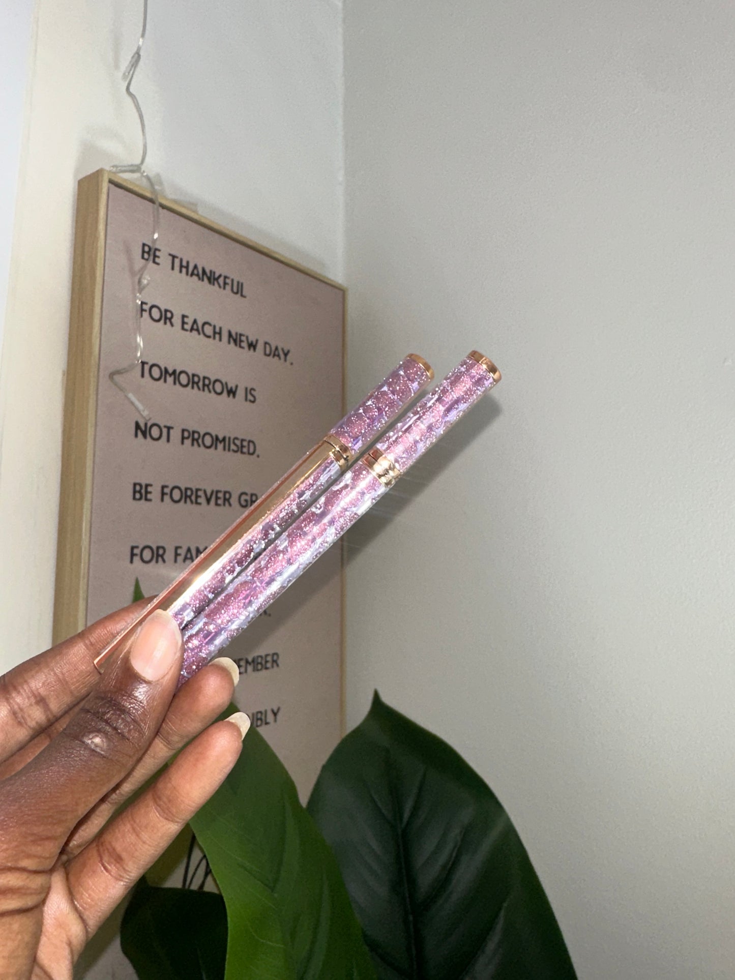 Ada ~ Eyeliner lash glue 💓