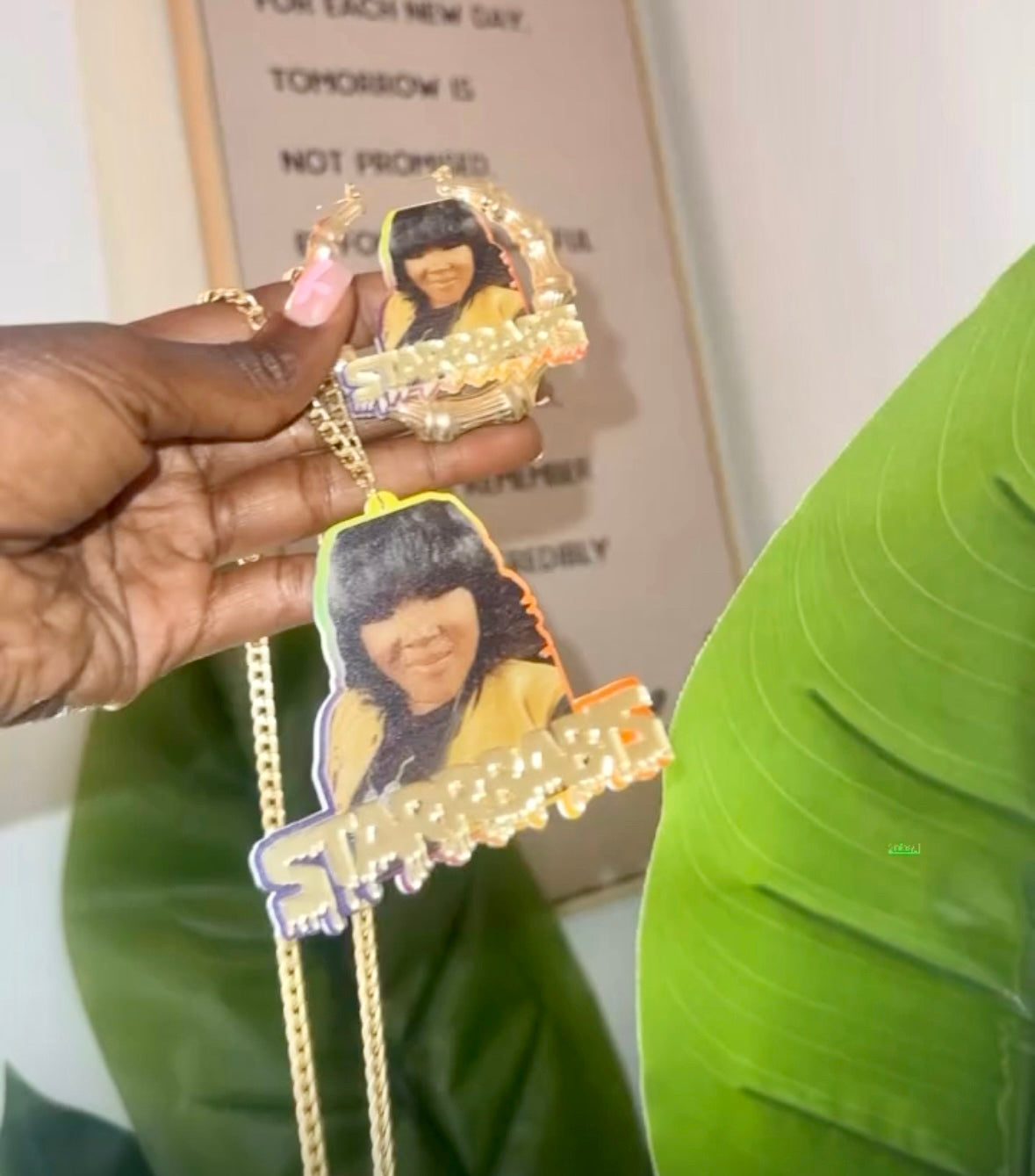 2 pieces Character Set